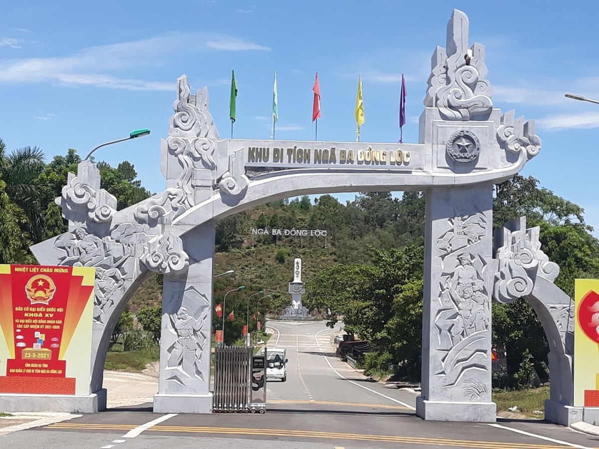 Ngã ba Đồng Lộc được ghi dấu trong lịch sử như một bản anh hùng ca về lòng quả cảm và sự hy sinh của thanh niên xung phong trong cuộc kháng chiến chống đế quốc Mỹ 